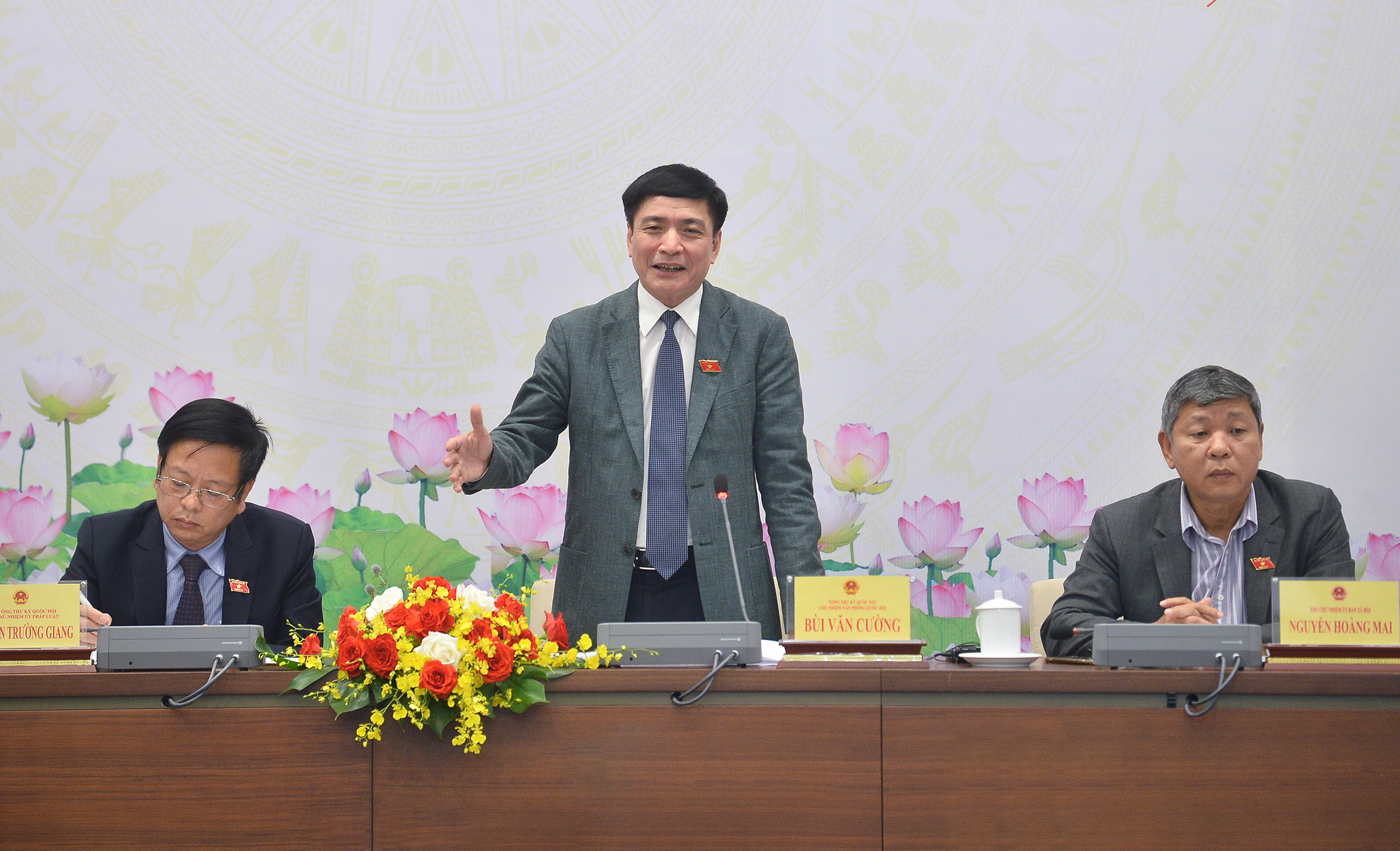 Tổng Thư ký Quốc hội, Chủ nhiệm Văn phòng Quốc hội Bùi Văn Cường phát biểu tại họp báo - Ảnh: Quochoi.vn