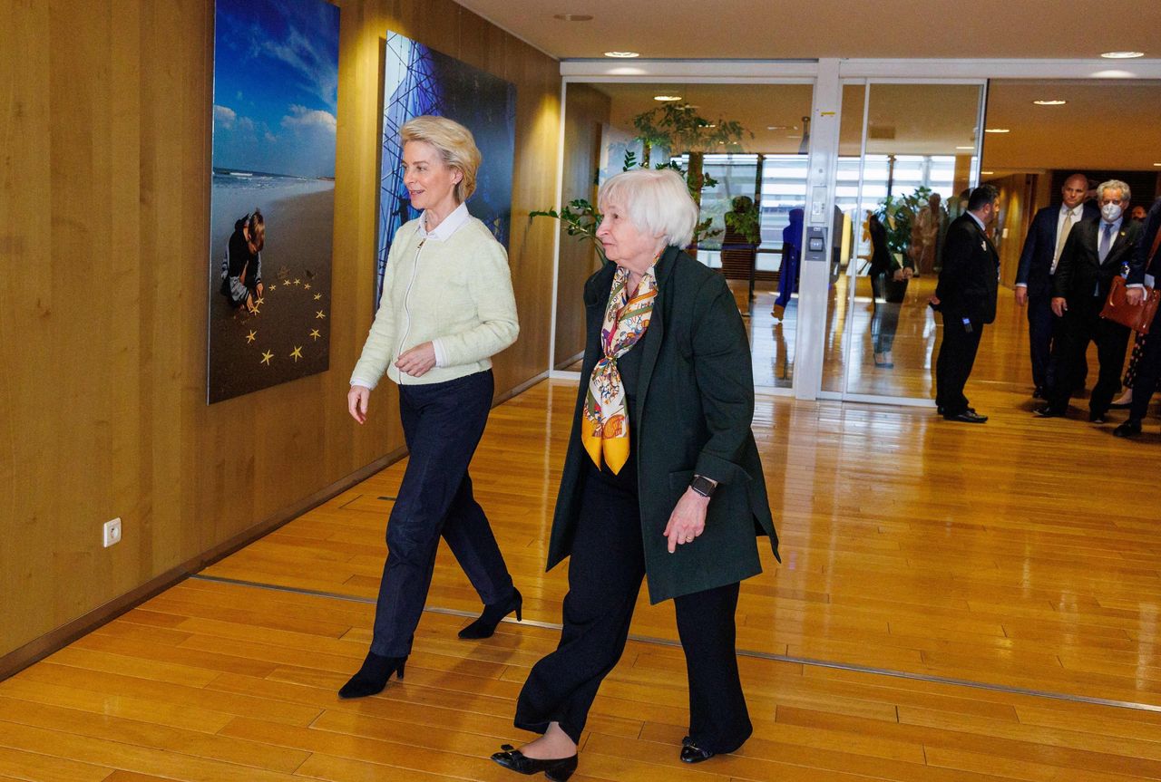 Bộ trưởng Bộ Tài chính Mỹ Janet Yellen (phải) gặp Chủ tịch Ủy ban Châu Âu Ursula von der Leyen tại Brussels đầu tuần này - Ảnh: Getty Images