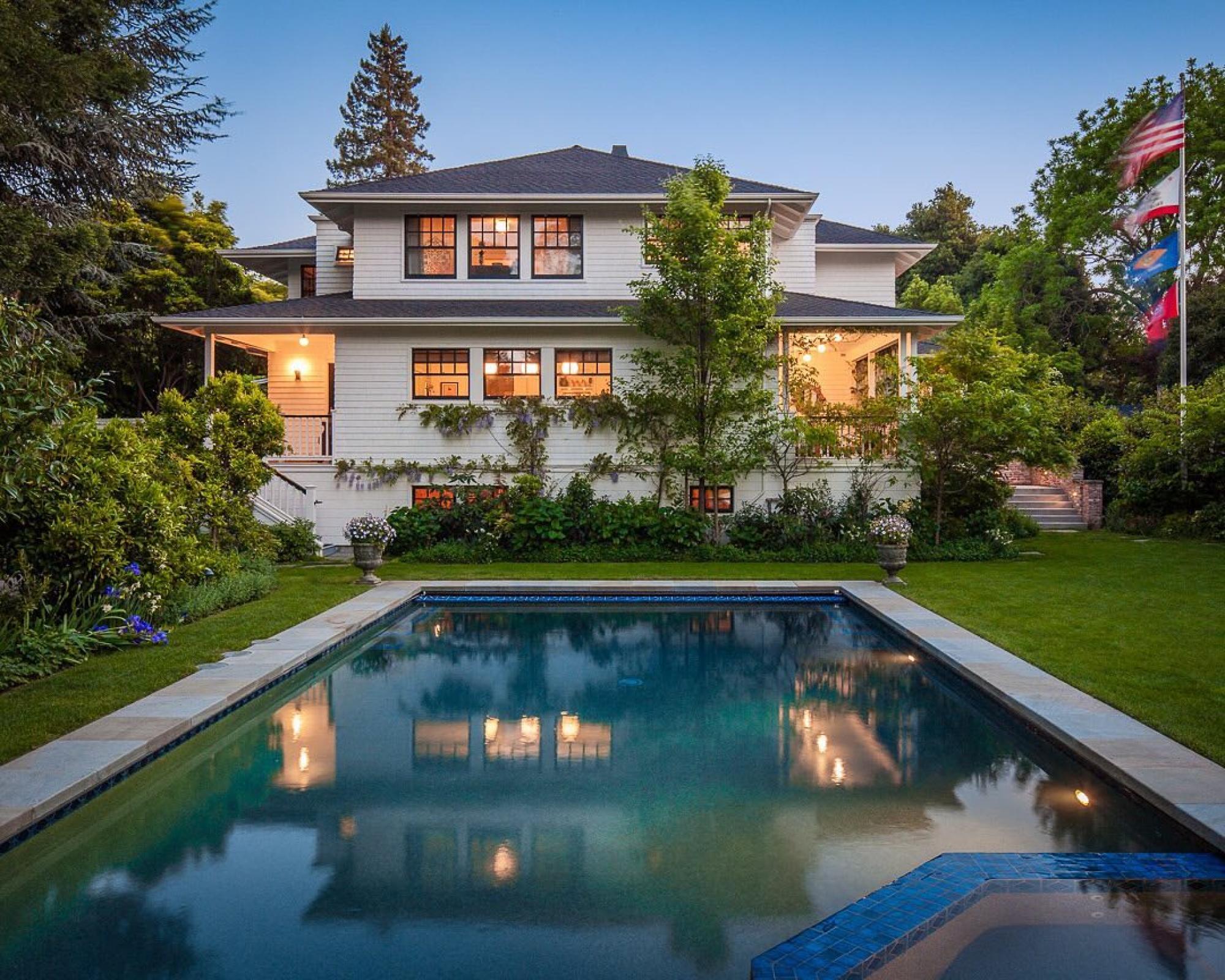 Mark Zuckerberg mua dinh thự ở Palo Alto năm 2011 - Ảnh: Instagram