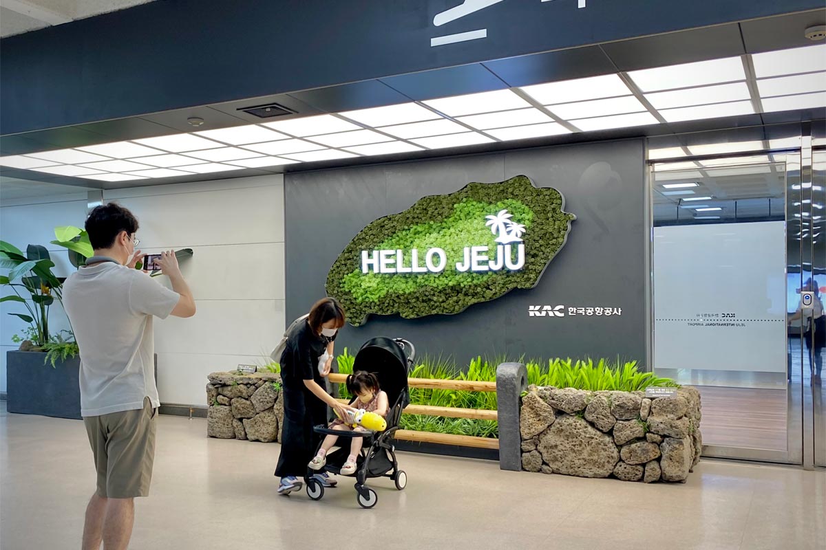 Người Việt Nam đ&atilde; ti&ecirc;m đủ liều vaccine ngừa Covid-19 kh&ocirc;ng phải c&aacute;ch ly y tế khi đến H&agrave;n Quốc.