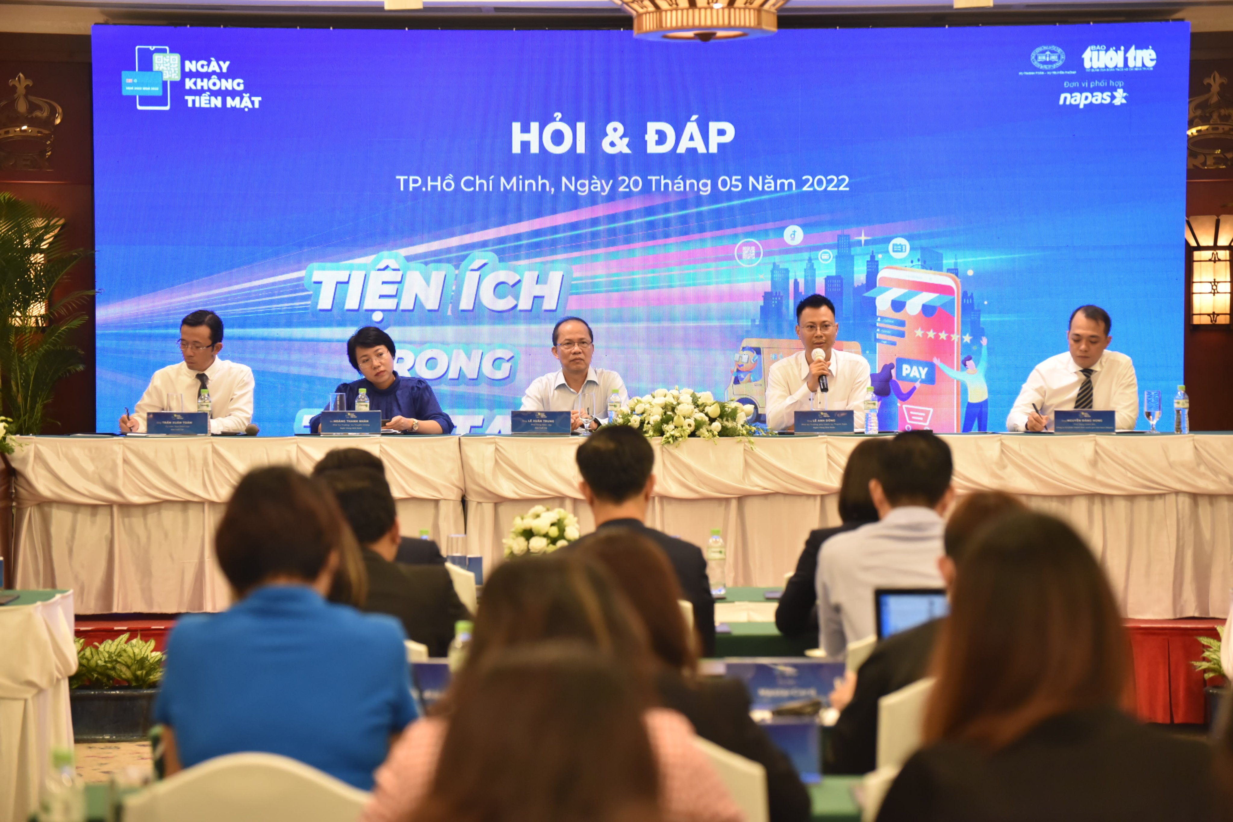 Ông Lê Anh Dũng, Phó Vụ trưởng Vụ thanh toán, Ngân hàng Nhà nước, trả lời các thông tin liên quan đến thanh toán không dùng tiền mặt.