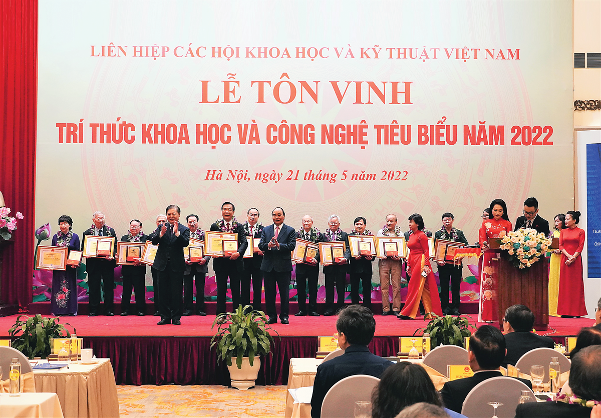 Lễ tôn vinh 106 trí thức Khoa học và Công nghệ tiêu biểu Việt Nam năm 2022 