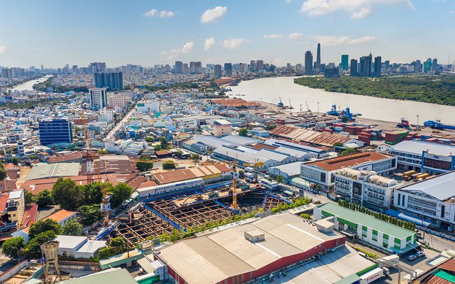 Quỹ đất ven sông quận 7 đang hưởng lợi từ hạ tầng nhưng nguồn cung dự án vẫn đang khan hiếm.