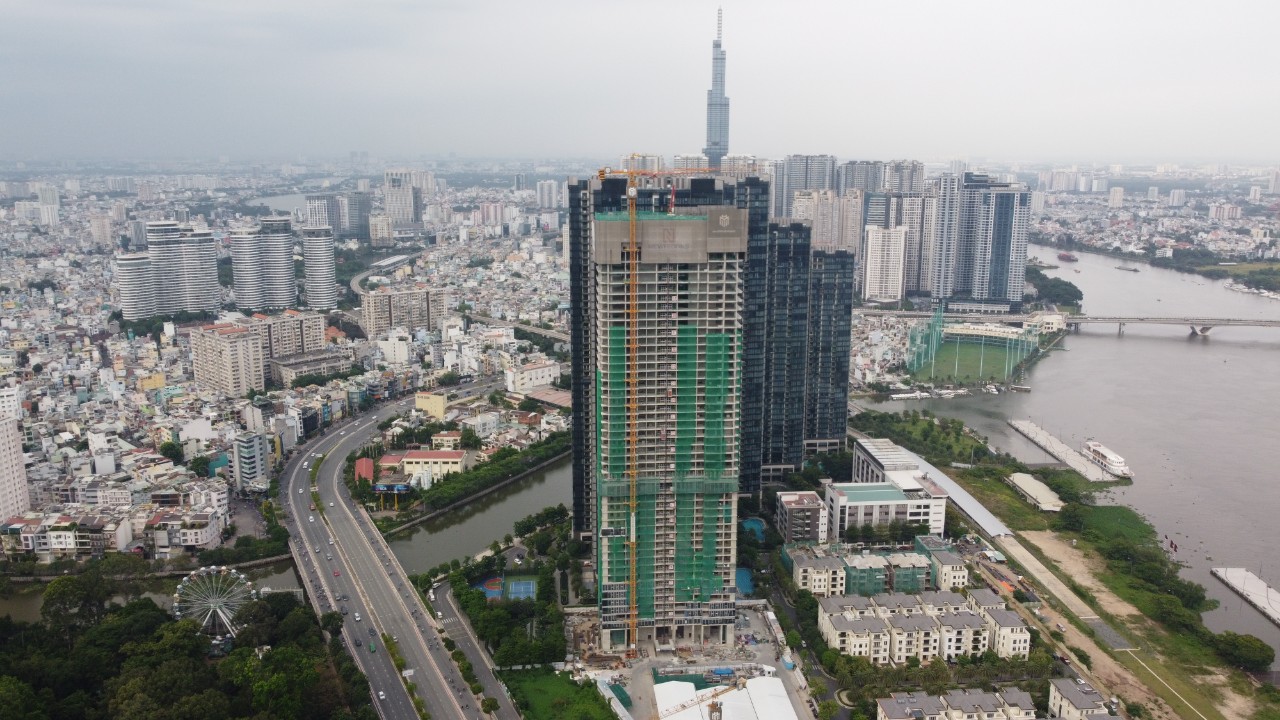 Tòa Lake - tòa căn hộ hàng hiệu Marriott đầu tiên của Grand Marina, Saigon được xây dựng và dự kiến bàn giao vào quý 1/2023.