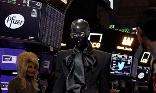 Vì sao Balenciaga ra mắt BST Resort 2023 tại sàn giao dịch chứng khoán phố Wall?