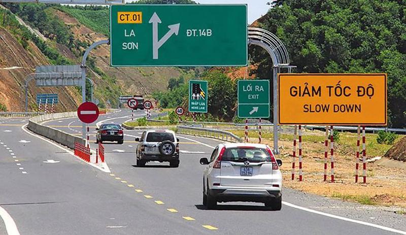 Đoạn La Sơn - Túy Loan trên đường Hồ Chí Minh.