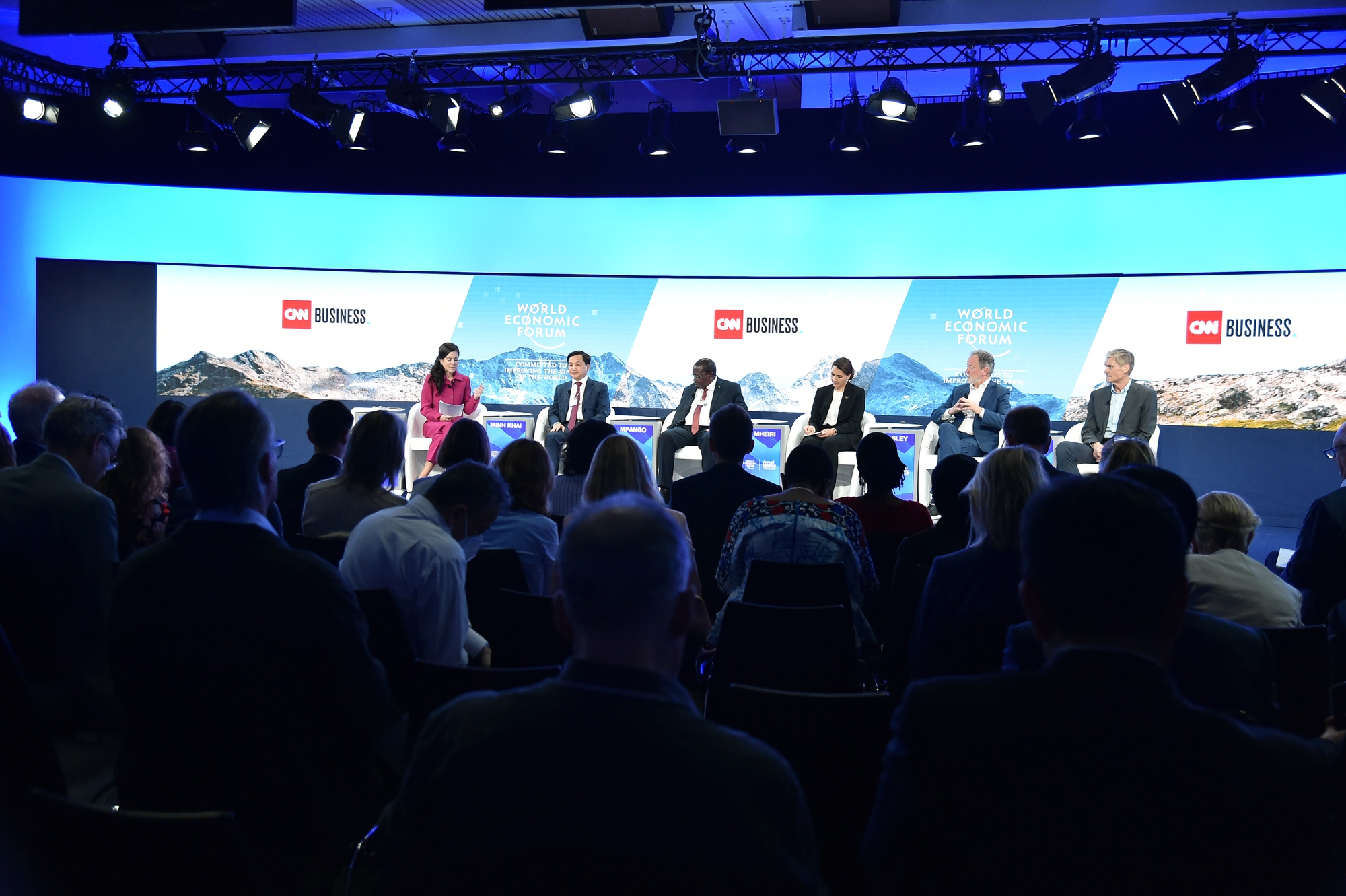 Phi&ecirc;n thảo luận tại hội nghị - Ảnh: Bộ Ngoại giao