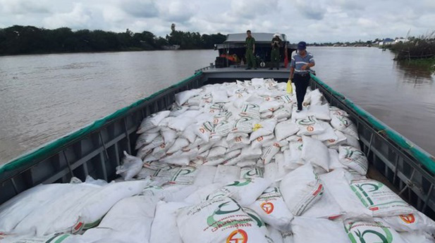 Đường nhập lậu đang là vấn nạn khiến ngành sản xuất mía đường trong nước gặp nhiều khó khăn.