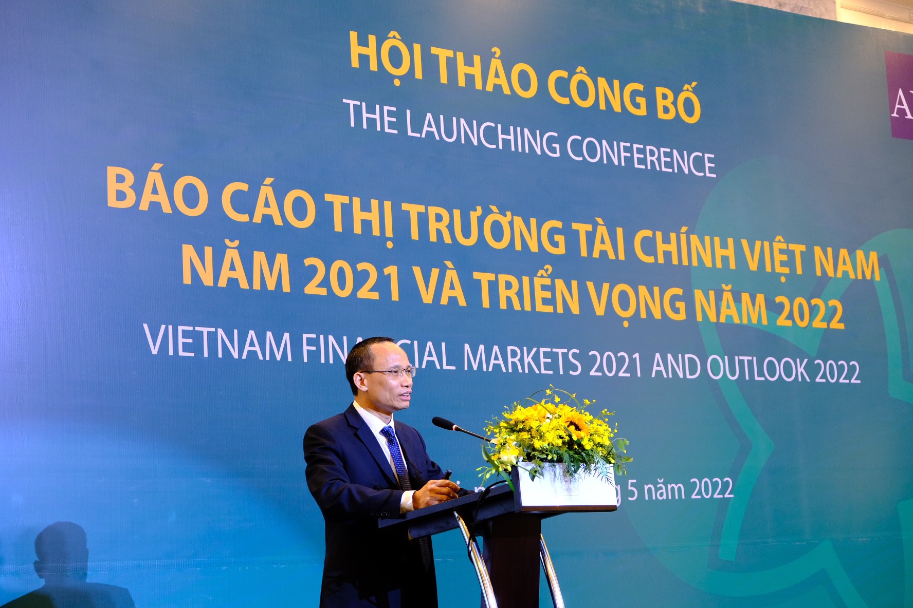 TS. Cấn Văn Lực, Kinh tế trưởng BIDV tại buổi hội thảo c&ocirc;ng bố b&aacute;o c&aacute;o.