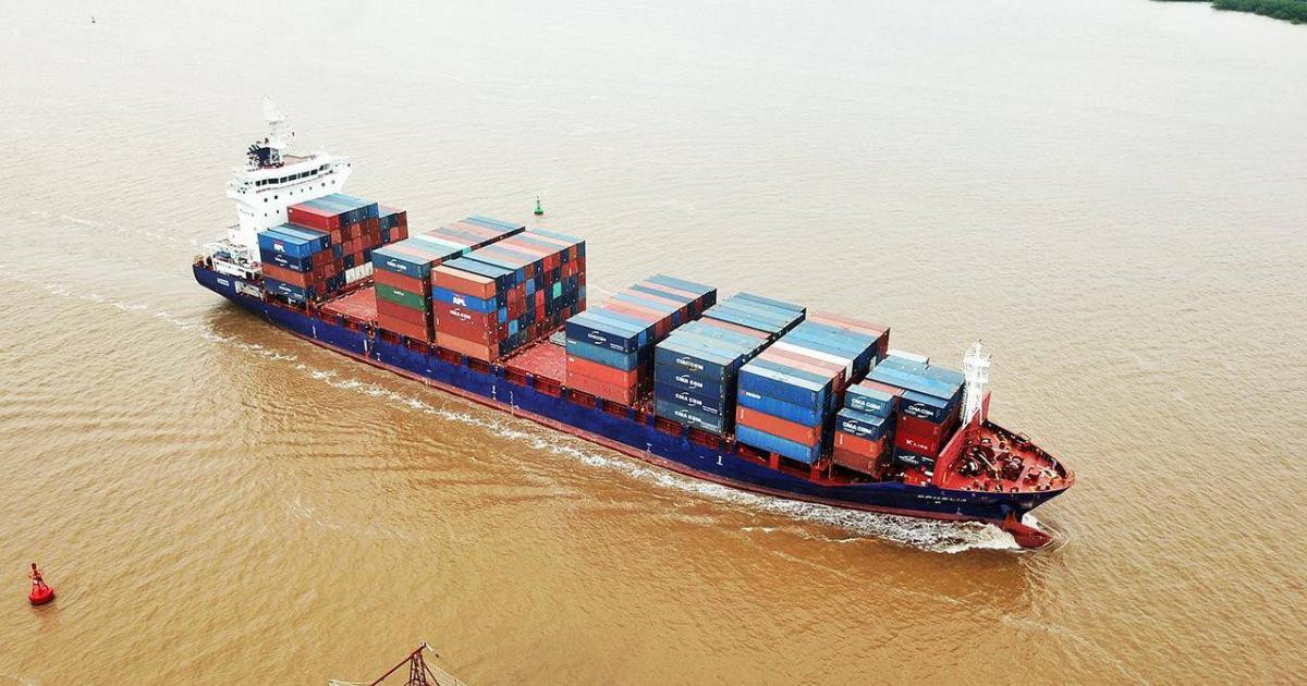 VÙng đồng bằng sông Cửu Long với hệ thống sông rạch chằng chịt là một lợi thế để phát triển giao thông thủy nội địa với các trạm tàu buýt sông.