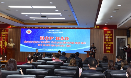 Tổng cục Hải quan nói gì về nhập khẩu xe sang 