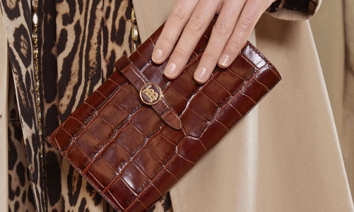 Burberry tuyên bố ngừng sản xuất phụ kiện da thuộc