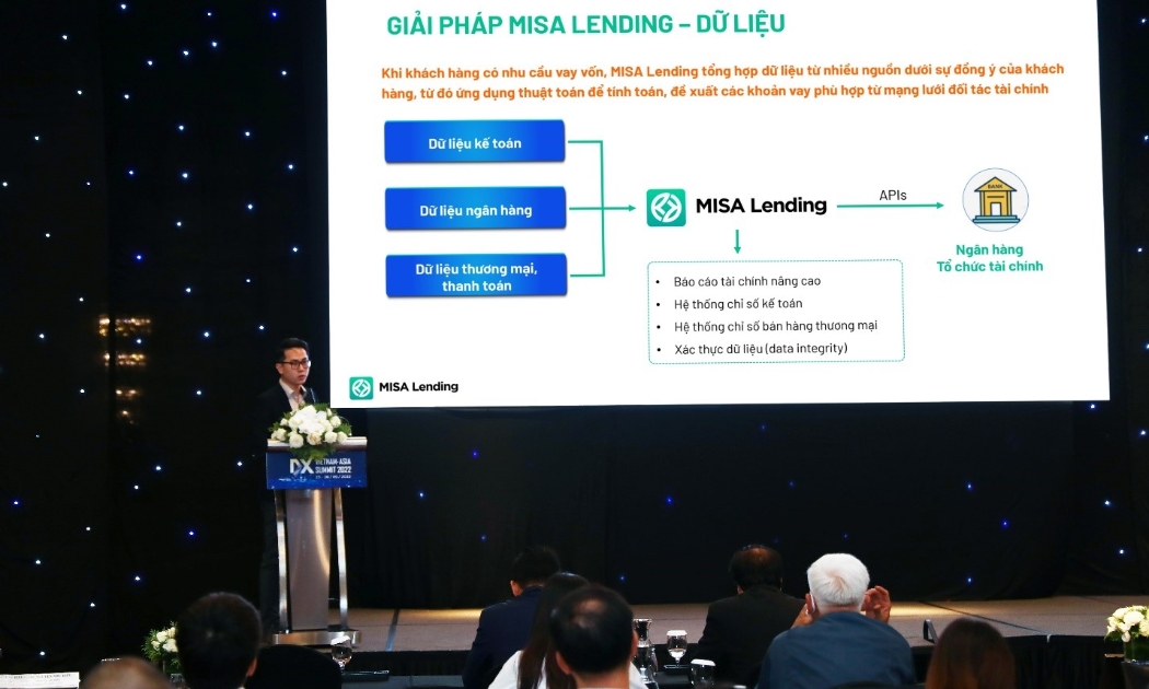 Ông Nguyễn Như Hiếu, Giám đốc sản phẩm, Công ty Cổ phần MISA có bài trình bày ấn tượng về nền tảng kết nối vay vốn doanh nghiệp MISA Lending tại DX Summit 2022.