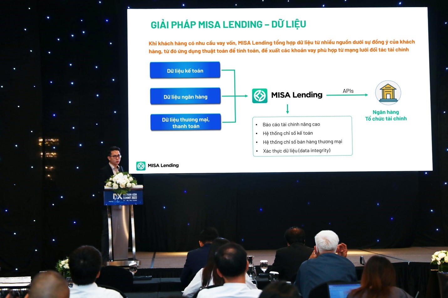 Ông Nguyễn Như Hiếu, Giám đốc sản phẩm, Công ty Cổ phần MISA có bài trình bày ấn tượng về nền tảng kết nối vay vốn doanh nghiệp MISA Lending tại DX Summit 2022.