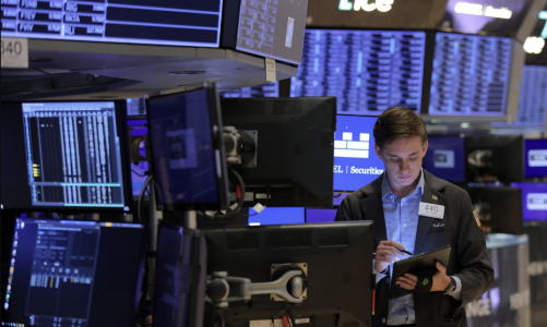 Chứng khoán Mỹ tăng điểm mạnh nhờ triển vọng bán lẻ tốt lên, giá dầu lên đỉnh 2 tháng