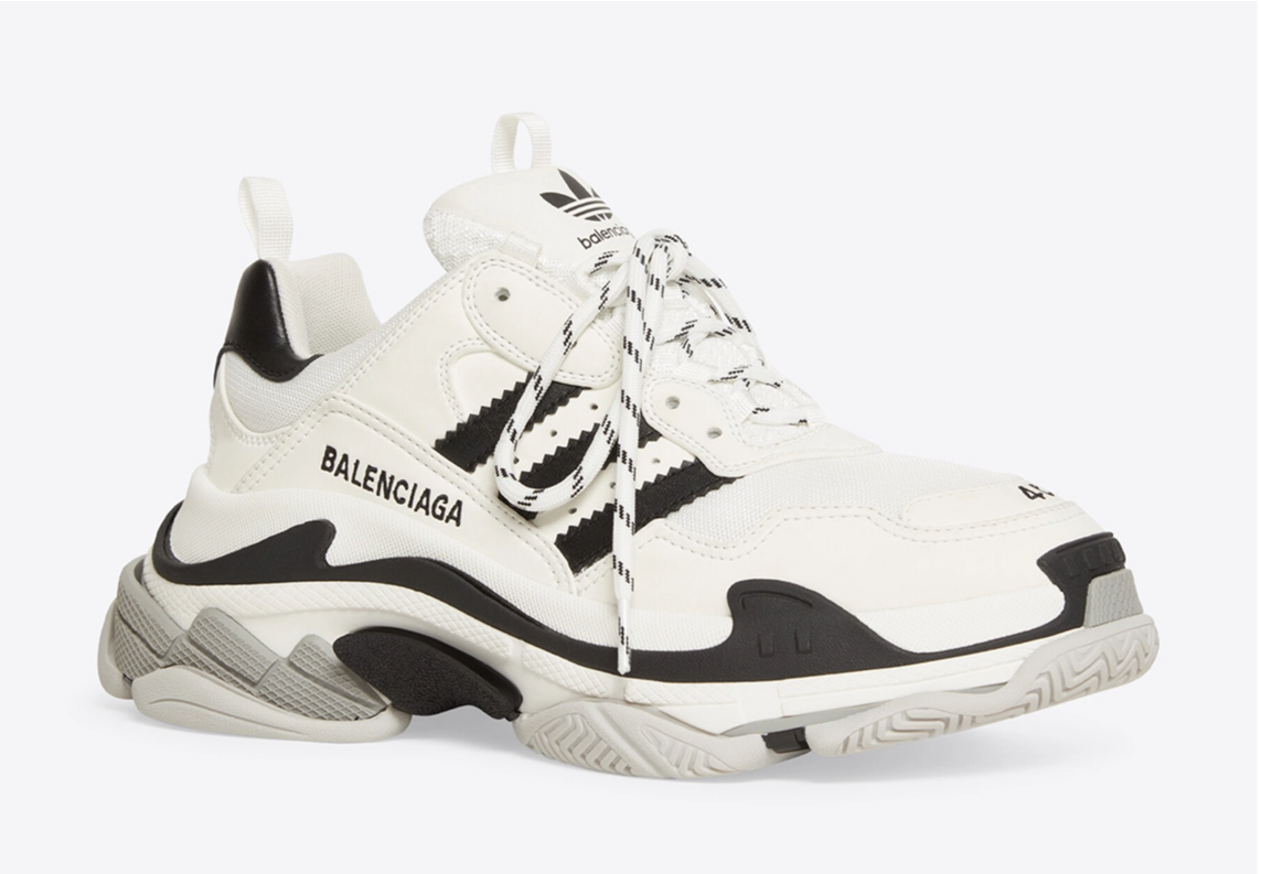 Mẫu gi&agrave;y thể thao Adidas Triple S phối m&agrave;u đen/trắng cổ điển c&ugrave;ng c&aacute;c mẫu trang phục kh&aacute;c hiện c&oacute; sẵn tr&ecirc;n trang web của Balenciaga.