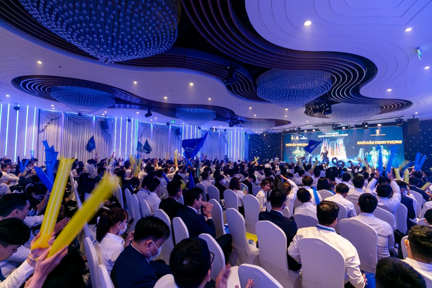 Lễ ra quân với sự tham gia của hàng trăm chiến binh kinh doanh.