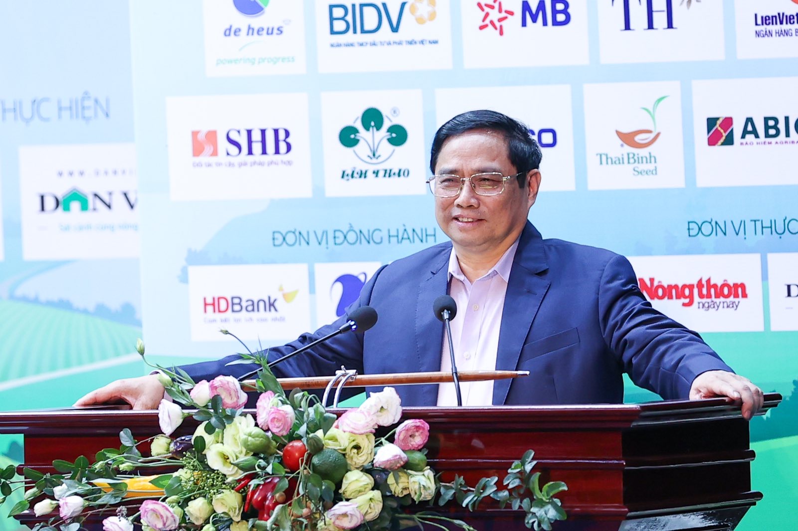 Thủ tướng Chủ trì hội nghị.