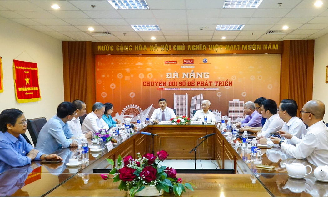 Đối thoại chuyên đề “Đà Nẵng chuyển đổi số để phát triển”, do Tạp chí Kinh tế Việt Nam/VnEconomy phối hợp với Sở Thông tin và Truyền thông Đà Nẵng tổ chức tại Thành phố Đà Nẵng - Ảnh: Việt Tuấn.