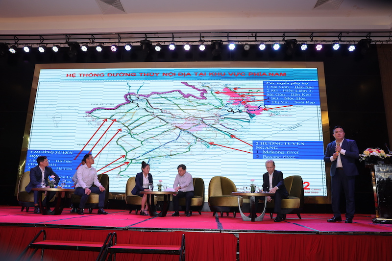 Ph&oacute; Cục trưởng Cục Đường thủy nội địa Việt Nam Tống Ho&agrave;ng Kha chia sẻ tại diễn đ&agrave;n.