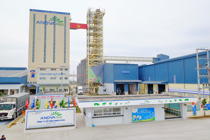 Dù mới gia nhập thị trường thức ăn chăn nuôi khoảng 9 năm nhưng nhờ đầu tư hệ thống máy móc hiện đại, tự động hóa cao, sản phẩm đạt chất lượng ổn định nên Nova Consumer có được sự tín nhiệm cao của người chăn nuôi.