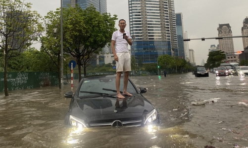 Người dân Hà Nội bị ngập lụt do mưa lớn có thể gọi điện nhờ hỗ trợ