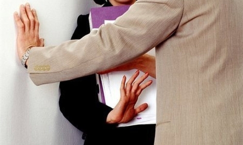 Ba hình thức quấy rối tình dục tại nơi làm việc 