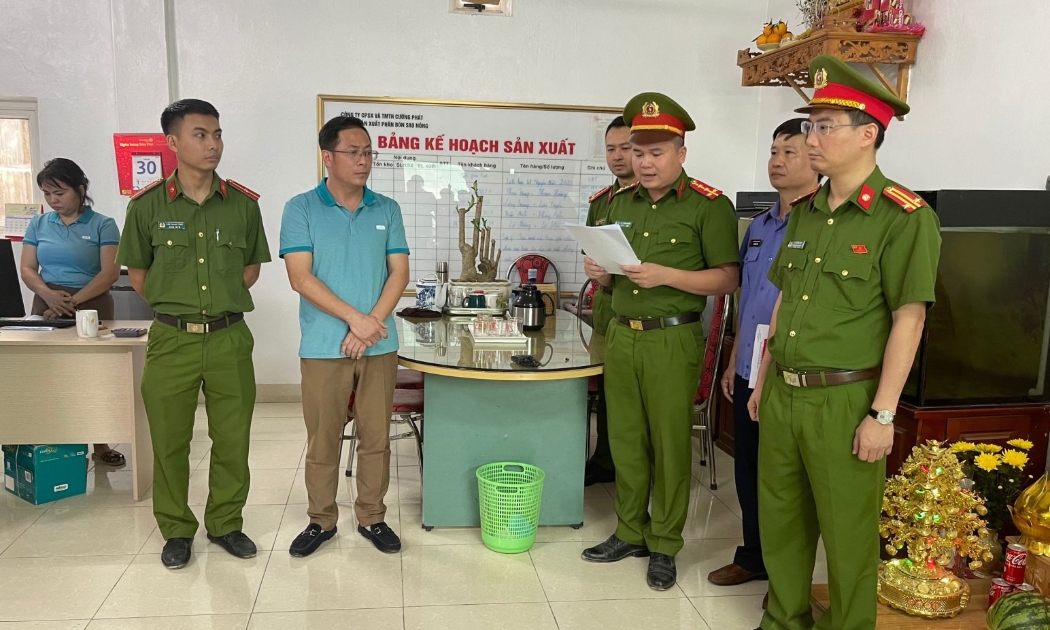Công an thành phố Thanh Hóa thi hành Quyết định khởi tố vụ án, khởi tố bị can đối với Hoàng Văn Cường.
