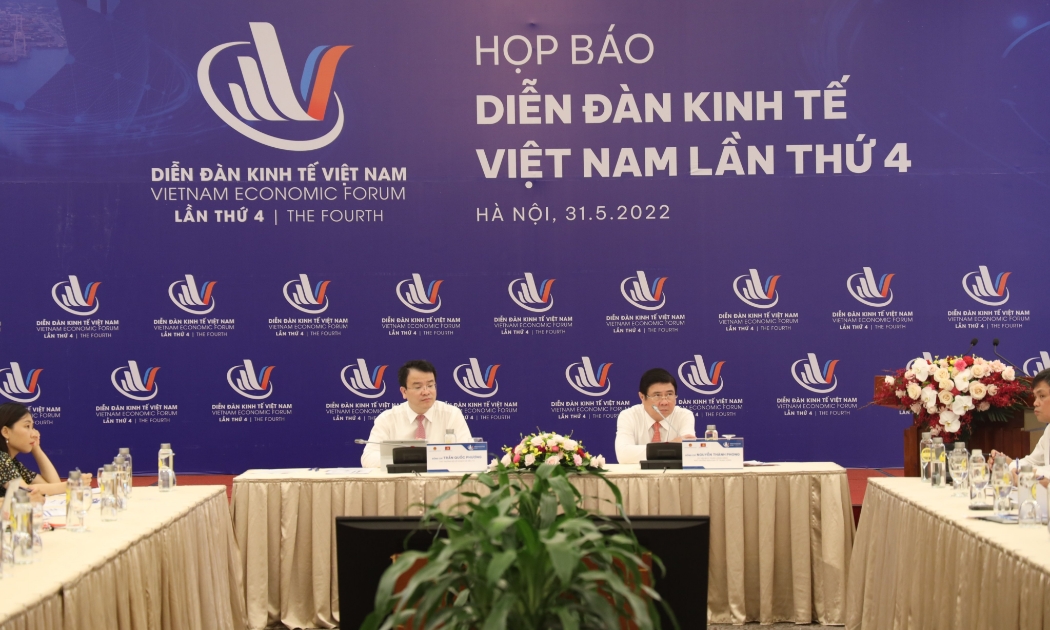 Toàn cảnh buổi họp báo.