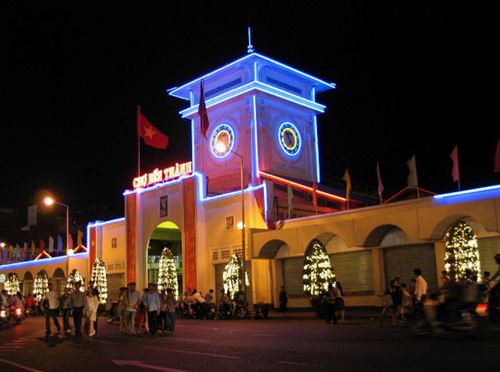 Chợ Bến Thành về đêm khi chưa bùng phát dịch Covid-19