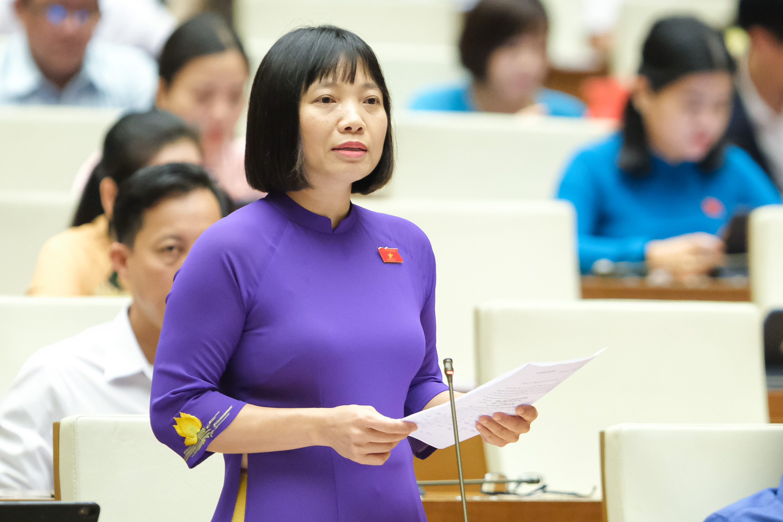 Đại biểu Nguyễn Thị Việt Nga (Hải Dương) phát biểu tại phiên thảo luận 1-6-2022 - Ảnh: Quochoi.vn
