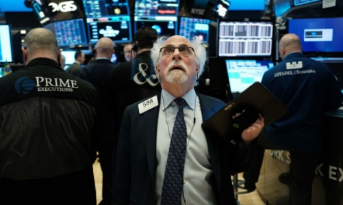 Chứng khoán Mỹ giảm điểm, giá dầu tăng, Bitcoin lại lao dốc