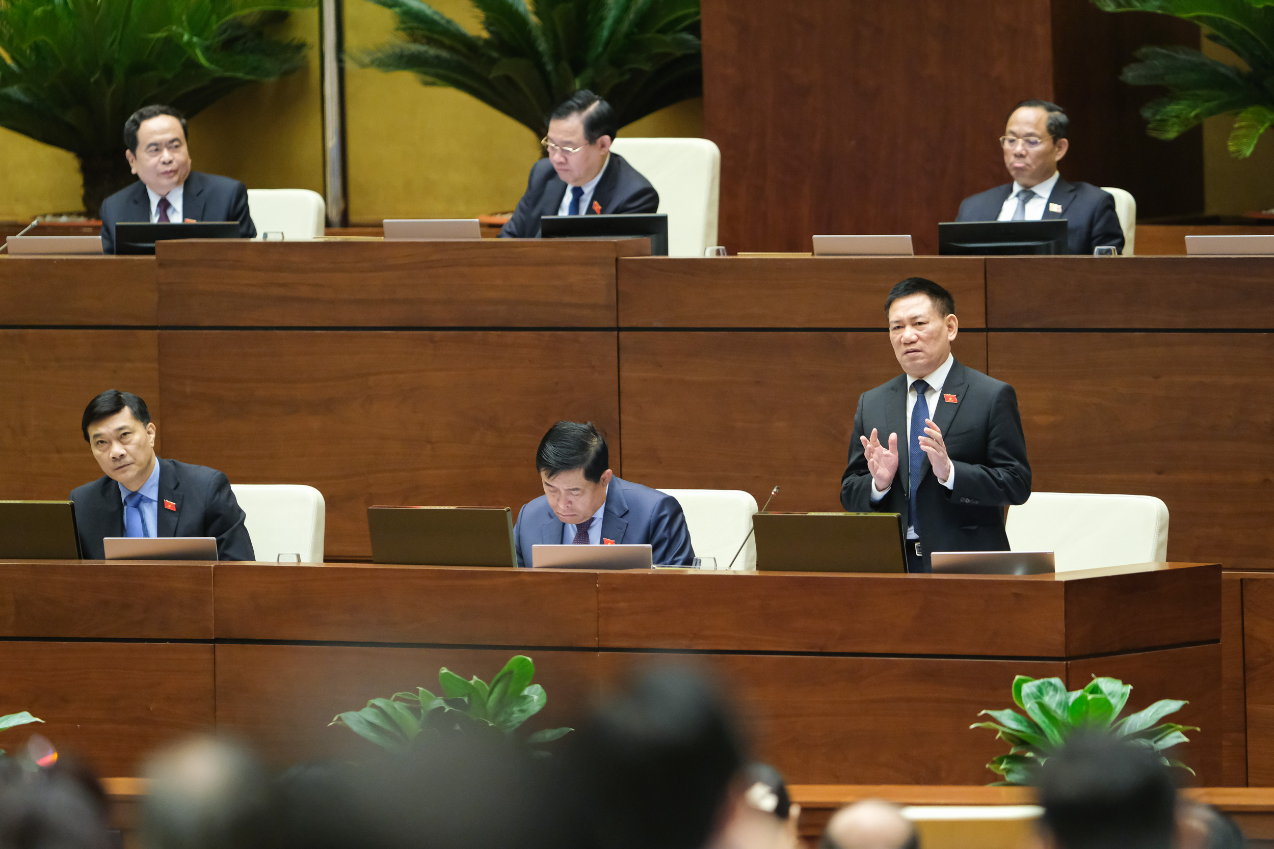 Bộ trưởng Bộ Tài chính Hồ Đức Phớc phát biểu giải trình một số nội dung đại biểu Quốc hội nêu - Ảnh: Quochoi.vn
