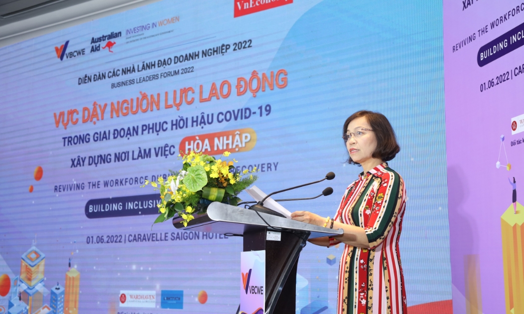 Bà Hà Thu Thanh phát biểu tại diễn đàn.