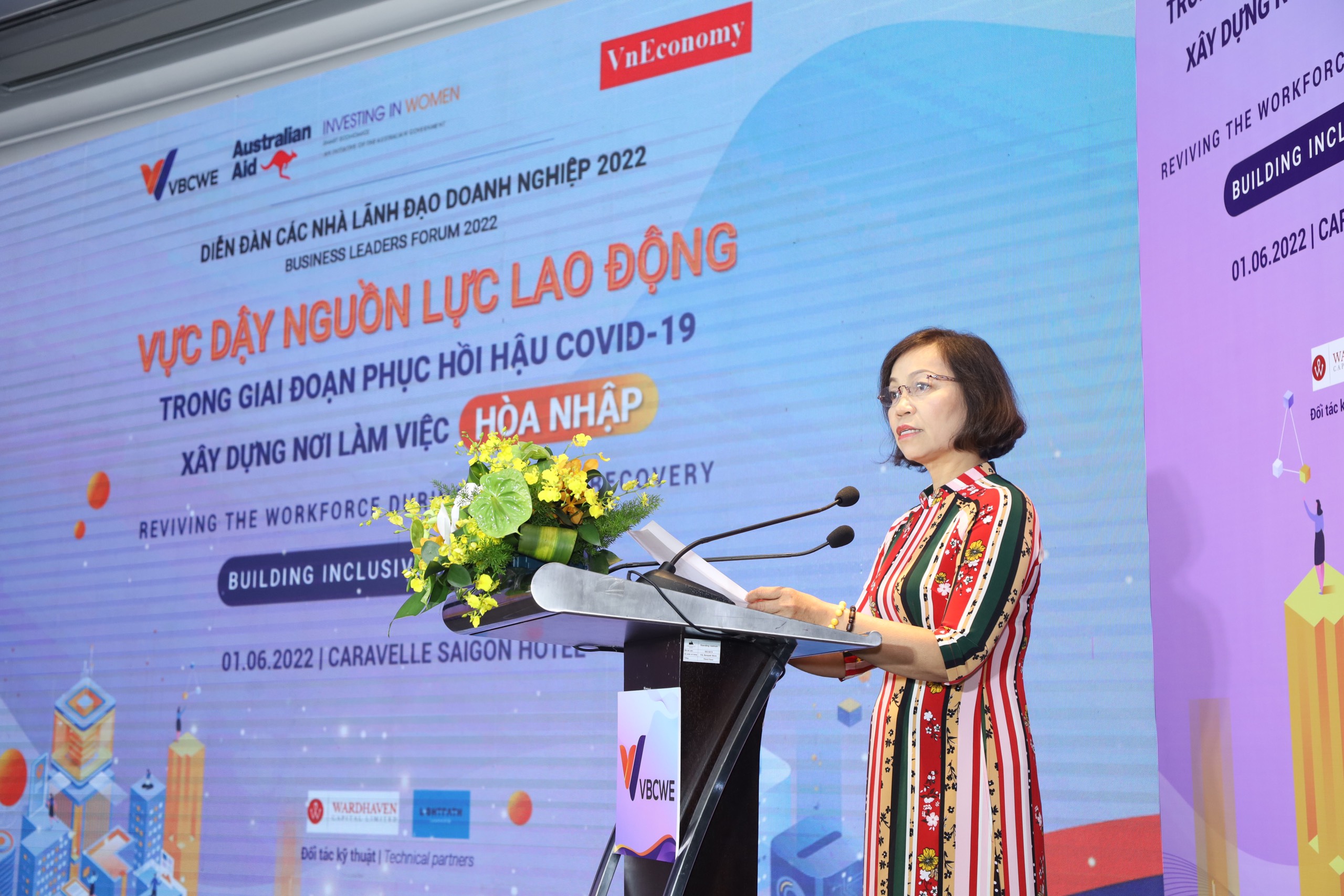 Bà Hà Thu Thanh phát biểu tại diễn đàn.