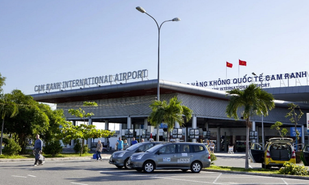 Năm 2019, việc đón khách du lịch quốc tế thứ 3,5 triệu và đón 10 triệu lượt khách thông qua, cảng hàng không quốc tế Cam Ranh ghi nhận sự tăng trưởng mạnh mẽ.