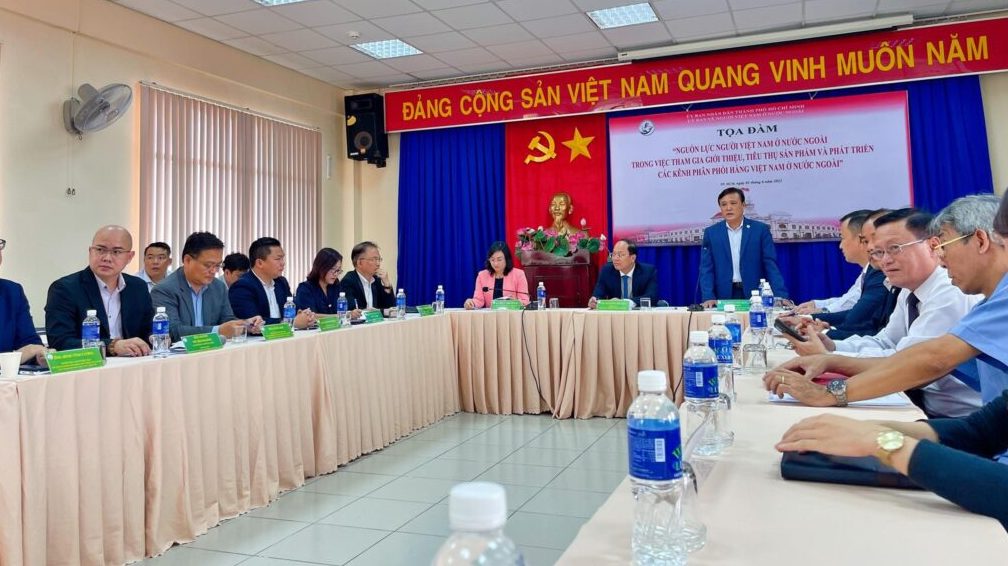 Các doanh nhân Việt kiều đã đóng góp nhiều ý kiến về tiêu thụ sản phẩm và phát triển các kênh phân phối hàng Việt Nam ở nước ngoài - Ảnh: ITN.