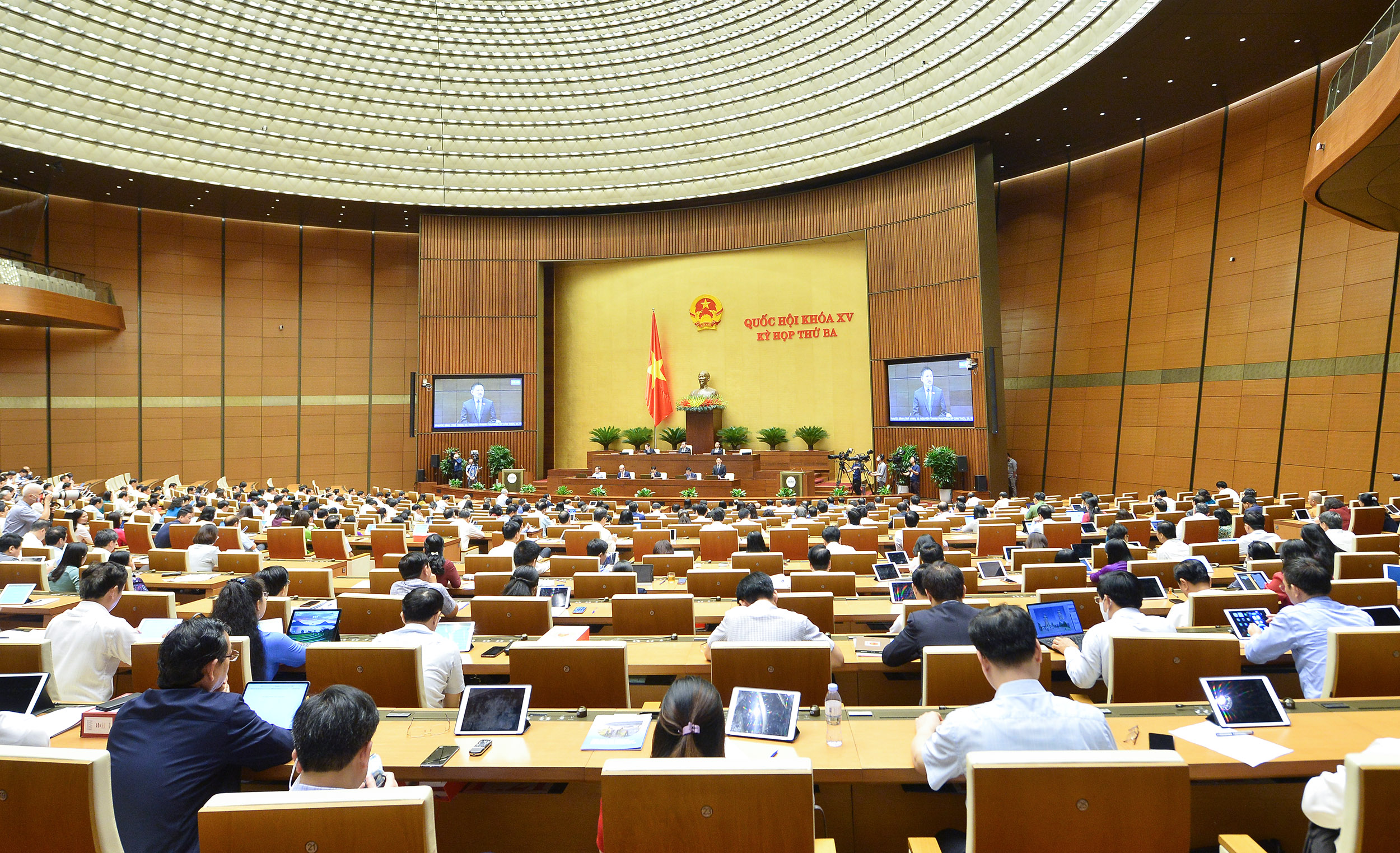 To&agrave;n cảnh phi&ecirc;n thảo luận - Ảnh: Quochoi.vn