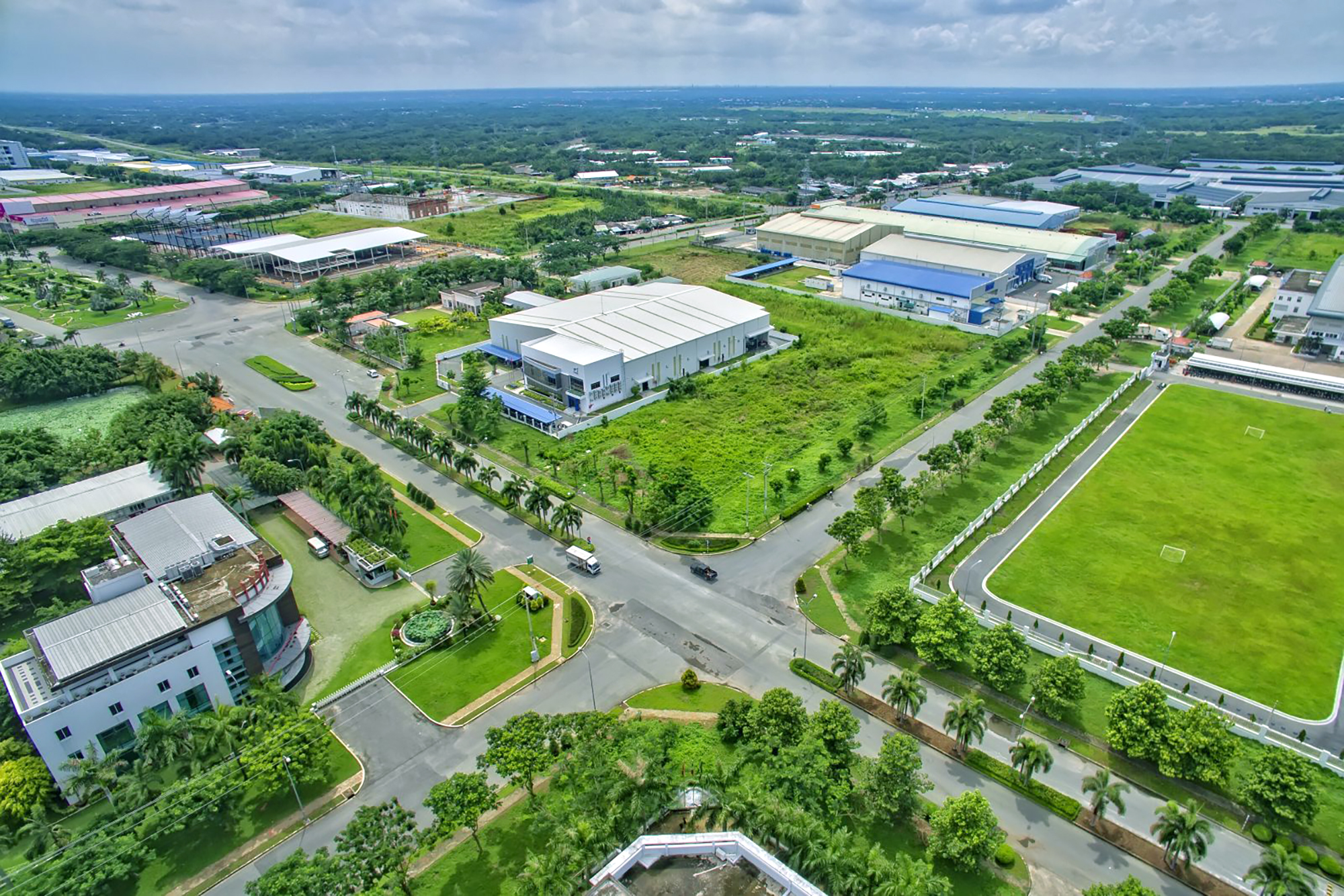 Khu công nghiệp Long Khánh với tổng diện tích quy hoạch hơn 764ha có tỷ lệ lấp đầy lên đến hơn 70% với các thương hiệu như lớn Samsung, Hyosung, Bosch…