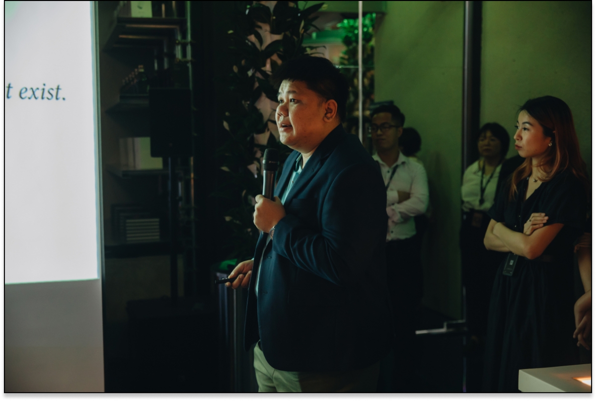 TS. Trần Văn Th&agrave;nh - Đồng s&aacute;ng lập ASA Lighting Design Studios ph&aacute;t biểu trong sự kiện khai trương showroom H&agrave; Nội của Unios (Image credit: Unios).