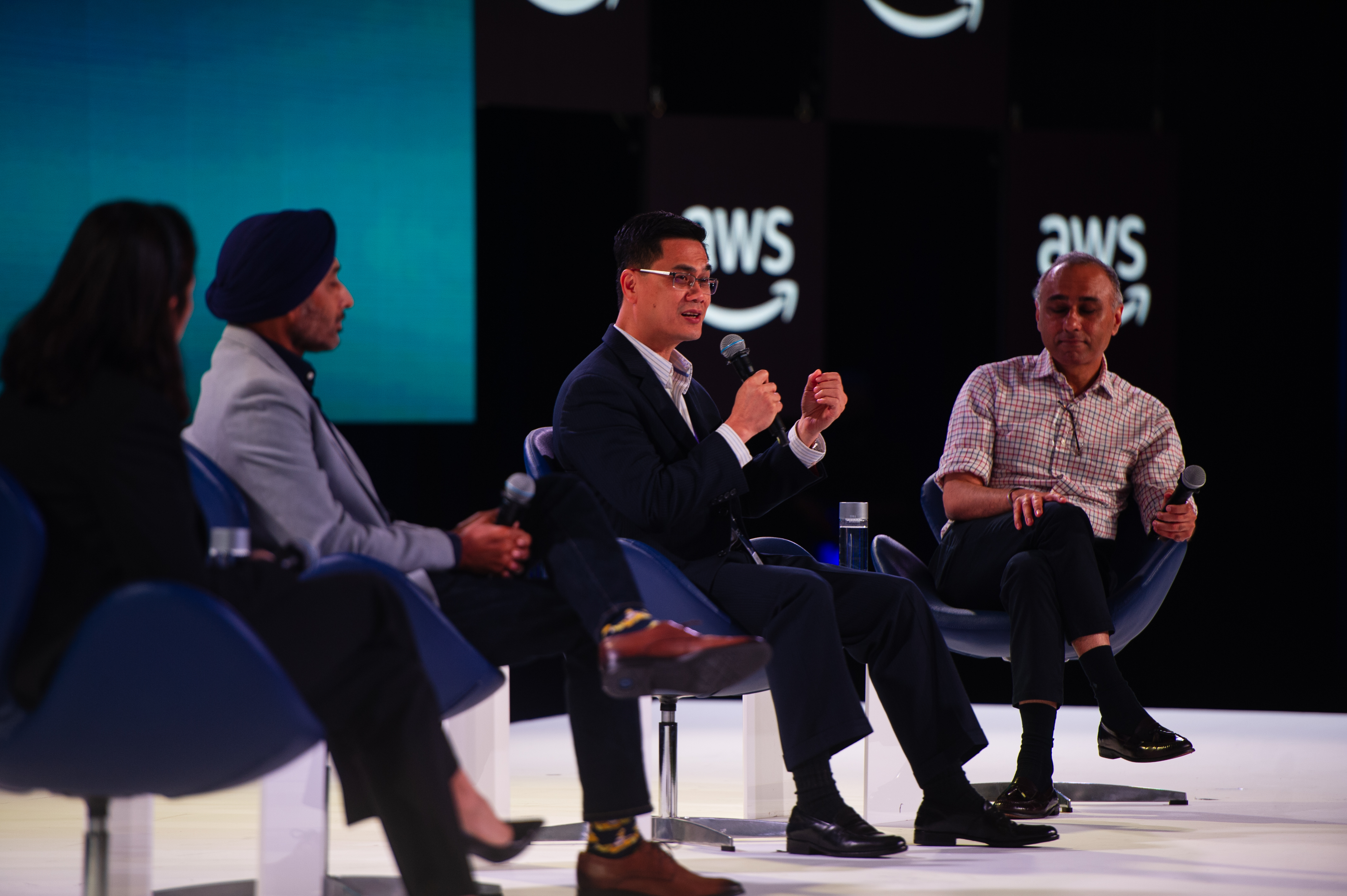 Con người là nhân tố quyết định để chuyển đổi số thành công.