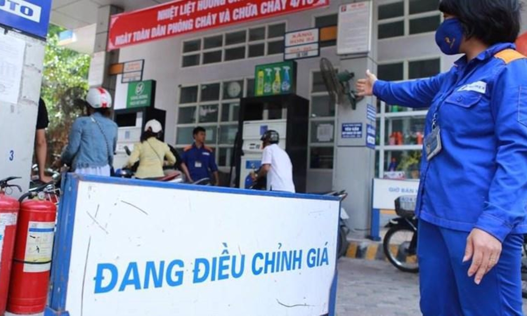 Giá xăng dầu trên thị trường thế giới tiếp tục diễn biến phức tạp và hiện đang đứng ở mức cao.