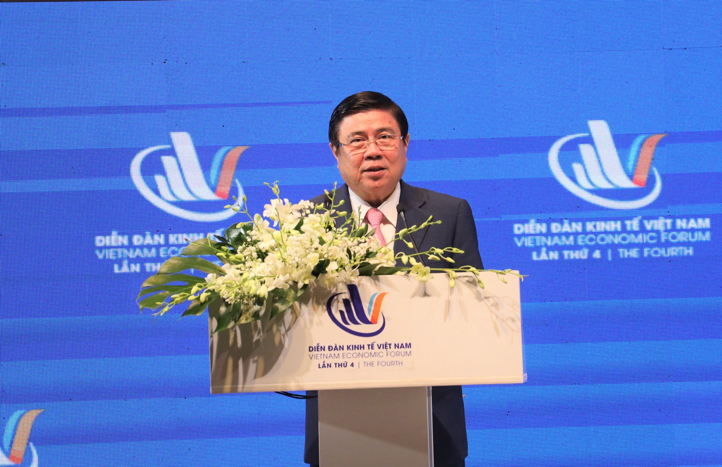 Phó Trưởng Ban Kinh tế Trung ương Nguyễn Thành Phong phát biểu tổng kết các hội thảo chuyên đề tại Diễn đàn Kinh tế Việt Nam lần thứ 4.