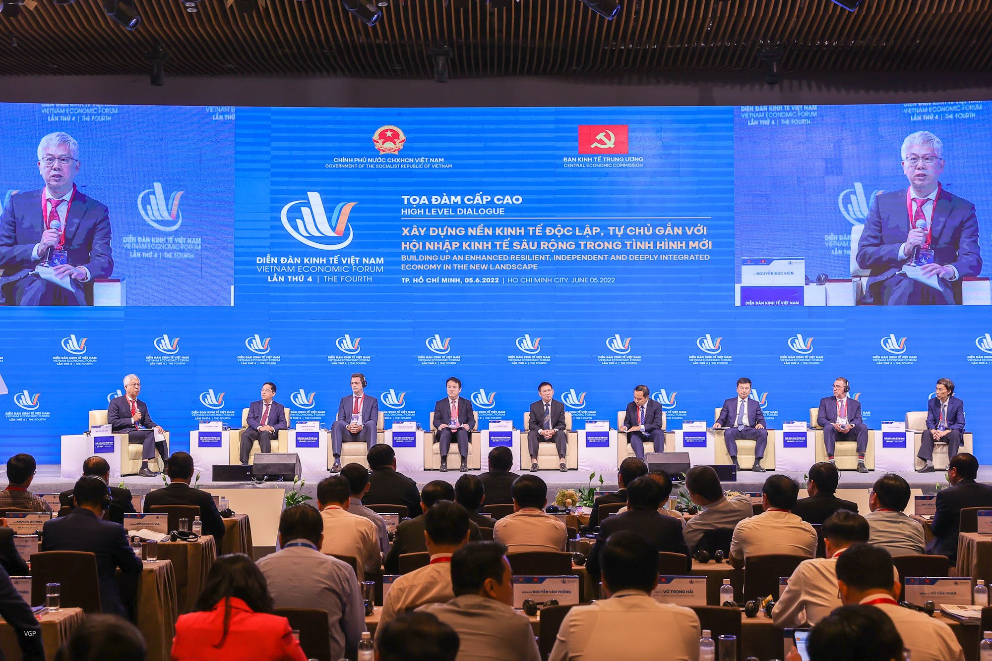 Các diễn giả tại Tọa đàm cấp cao Xây dựng nền kinh tế độc lập, tự chủ gắn với hội nhập kinh tế sâu rộng trong tình hình mới.
