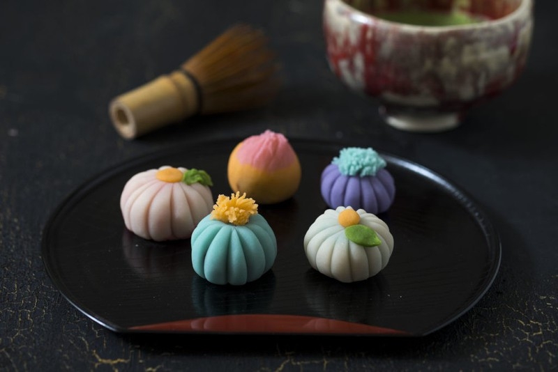 Nghệ thuật tr&agrave; đạo v&agrave; thưởng b&aacute;nh l&agrave; trải nghiệm mang lại cảm nhận r&otilde; n&eacute;t hơn về tinh thần nghệ thuật Omotenashi.