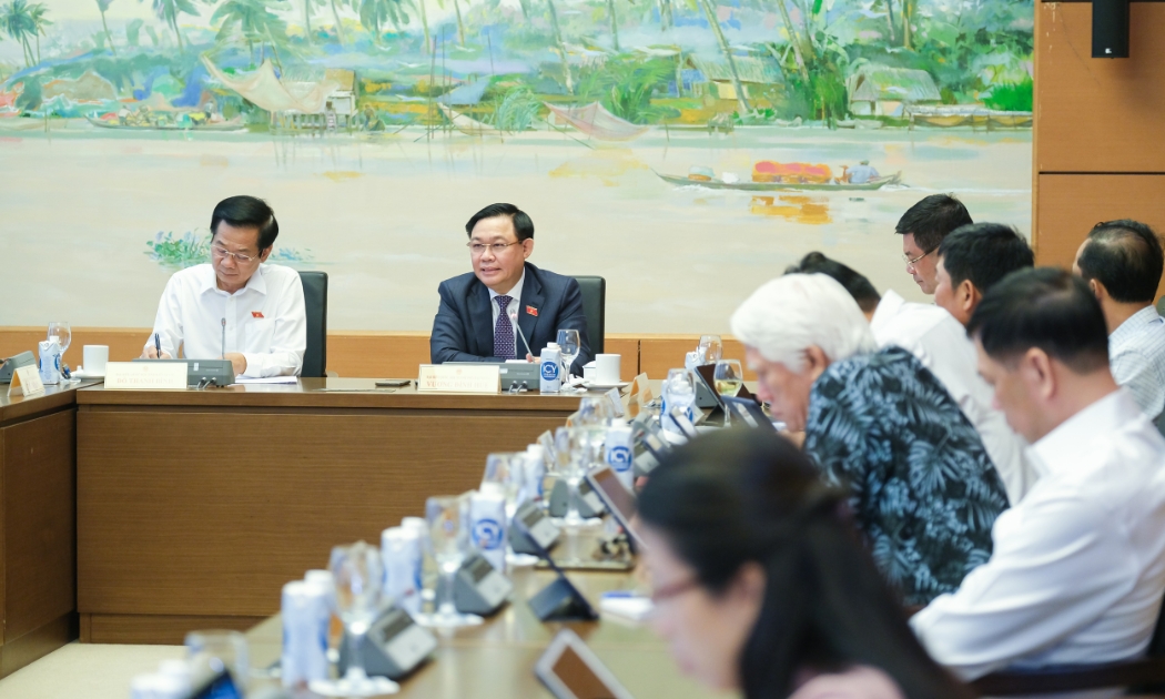 Chủ tịch Quốc hội Vương Đình Huệ phát biểu tại phiên thảo luận tổ ngày 6/6 (Ảnh: quochoi.vn).
