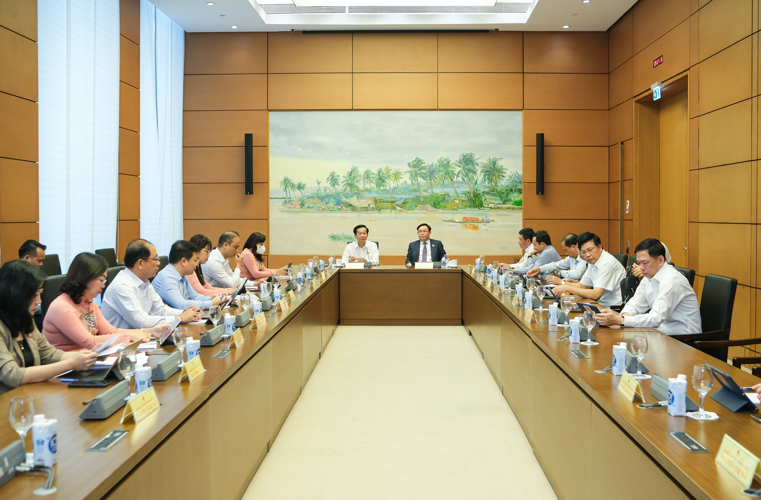 Thảo luận tại Tổ 12 gồm c&aacute;c Đo&agrave;n đại biểu Quốc hội c&aacute;c tỉnh Bắc Ninh, Ki&ecirc;n Giang v&agrave; TP. Hải Ph&ograve;ng (Ảnh: quochoi.vn).