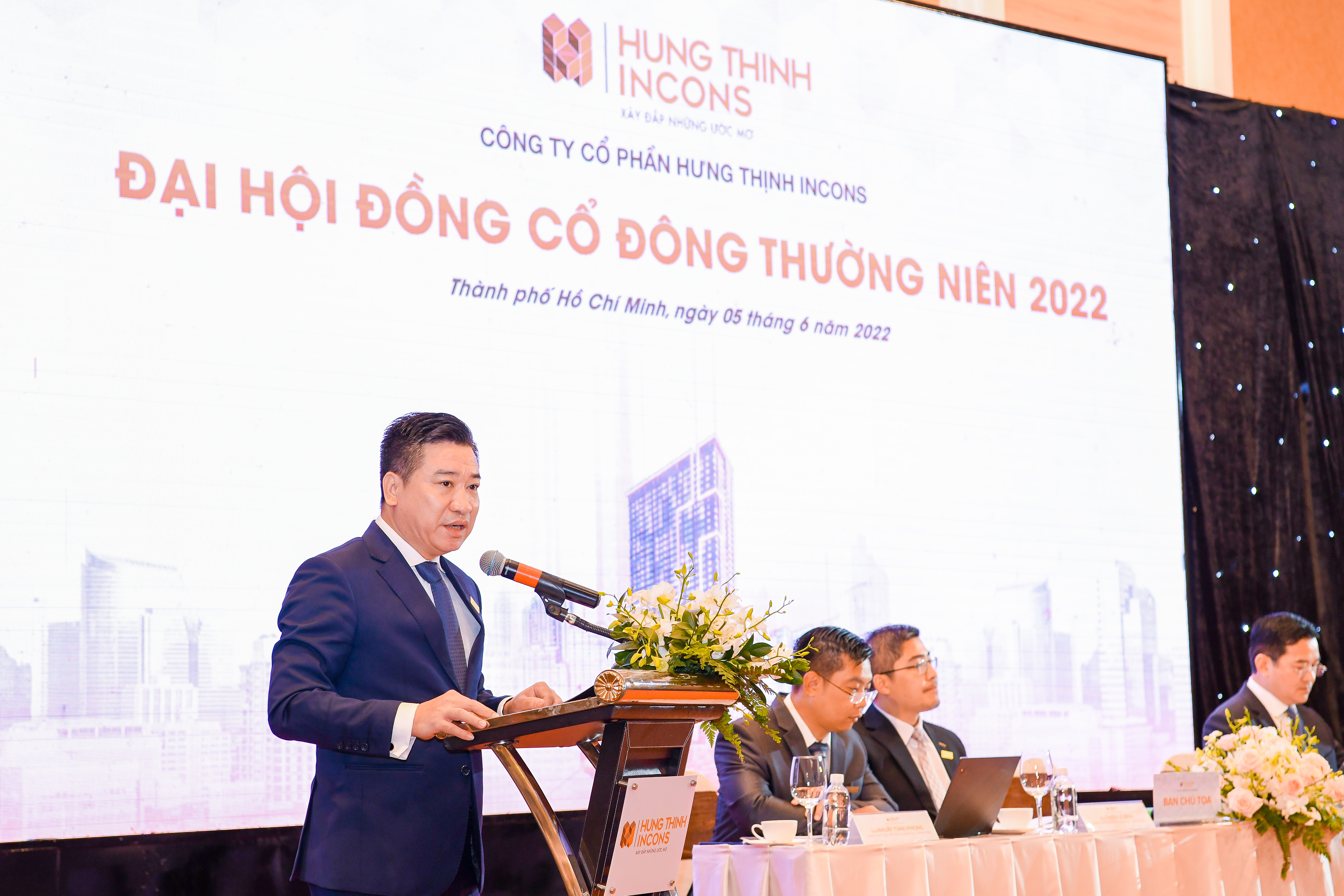 Ông Nguyễn Đình Trung - Chủ tịch Hội đồng Quản trị Công ty Cổ phần Hưng Thịnh Incons phát biểu khai mạc Đại hội.