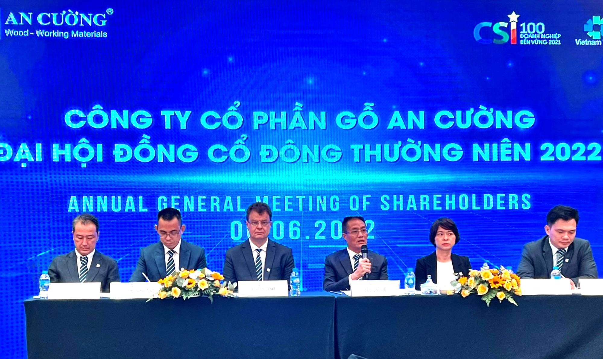 Chủ tọa đoàn của ACG tại Đại hội đồng cổ đông thường niên 2022.
