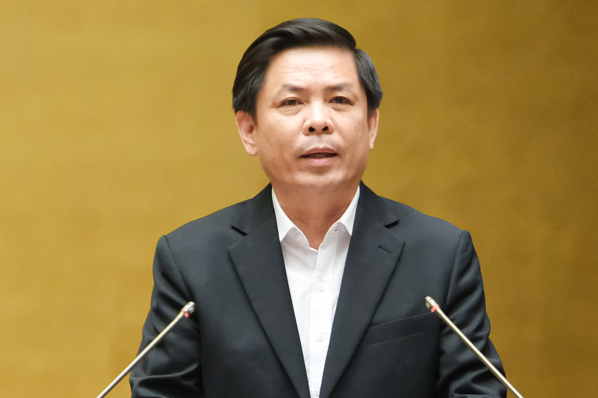 Bộ trưởng Bộ Giao thông vận tải Nguyễn Văn Thể trình bày tờ trình về chủ trương đầu tư ba dự án xây dựng công trình đường bộ cao tốc (Ảnh: quochoi.vn).